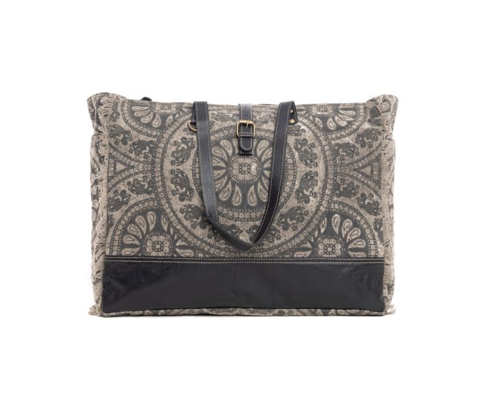 Carmela Weekender