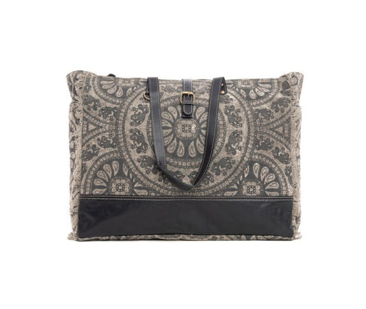 Carmela Weekender