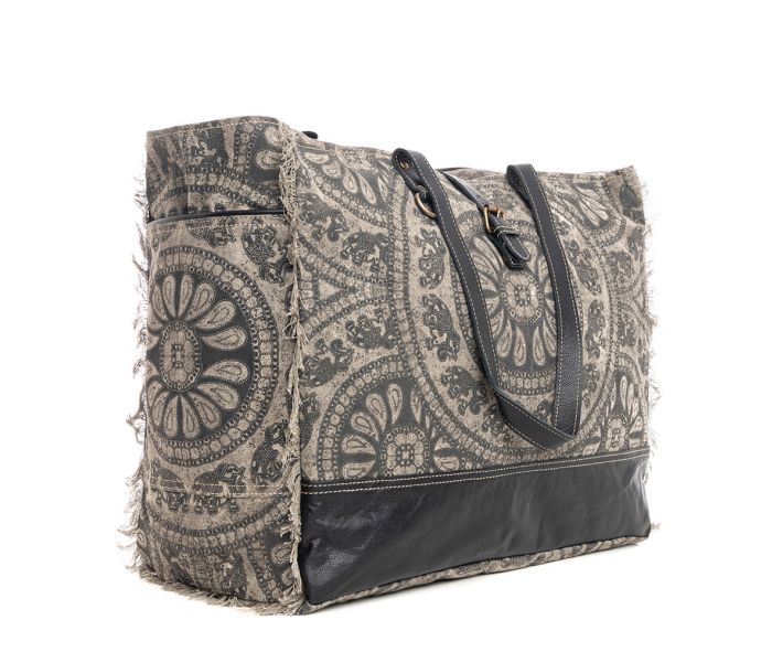 Carmela Weekender