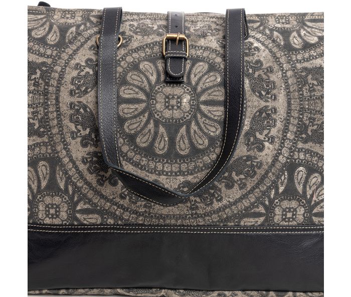 Carmela Weekender